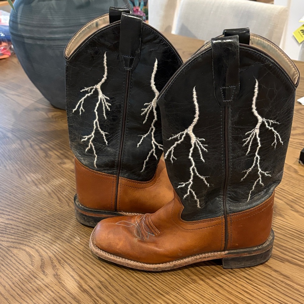 Authentic leather big kid size 5 cowboy boots
